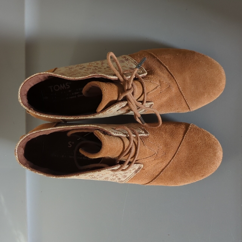 TOMS 🐦 Desert Wedge Bootie 🏜️ Suede and Printed Floral Leather - Picture 2 of 7